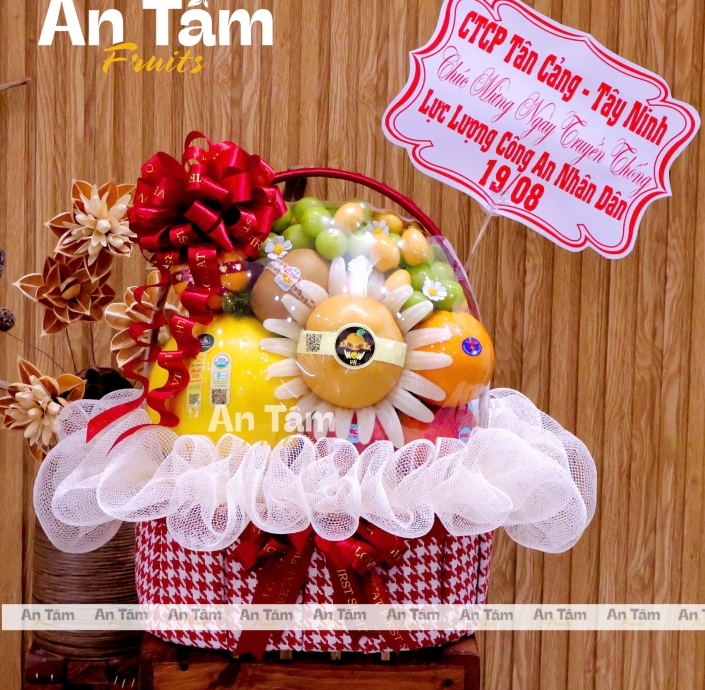 GIỎ TRÁI CÂY CHÚC MỪNG NGÀY KỈ NIỆM TRUYỀN THỐNG LỰC LƯỢNG CAND TONE ĐỎ
