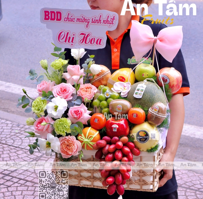 KHAY TRÁI CÂY PHỐI HOA CHÚC MỪNG SINH NHẬT TONE HỒNG