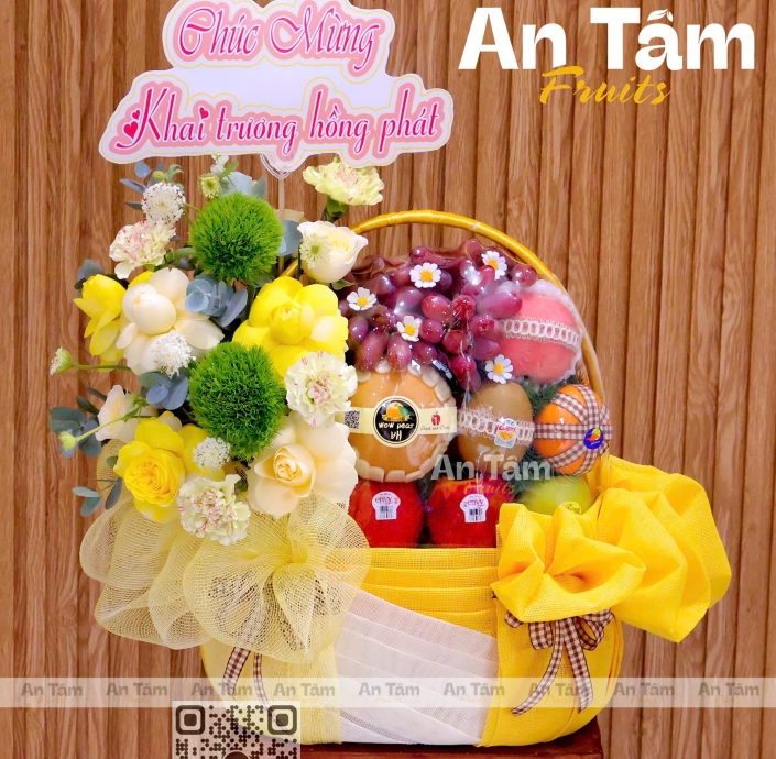 GIỎ TRÁI CÂY PHỐI HOA CHÚC MỪNG KHAI TRƯƠNG TONE VÀNG