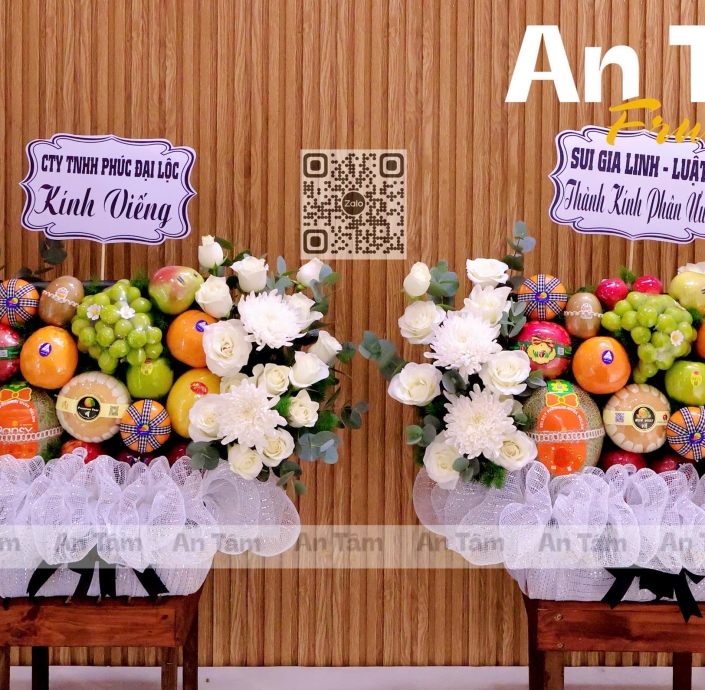 GIỎ TRÁI CÂY PHỐI HOA 2 BÊN KÍNH VIẾNG 1 MẶT TRÁI CAO CẤP